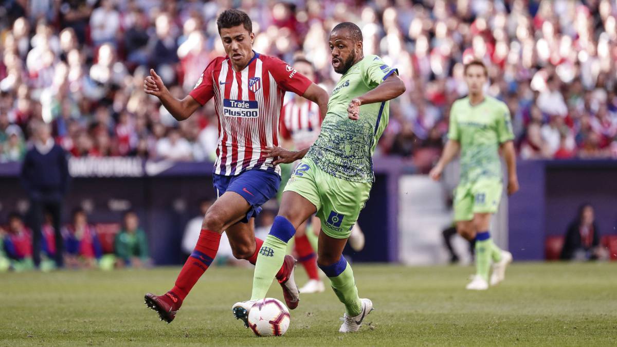 El defensa del Betis Sidnei nunca jugó con la selección de Brasil y pronto tendrá pasaporte español. "Si me llaman también estaría contento", afirma a AS.