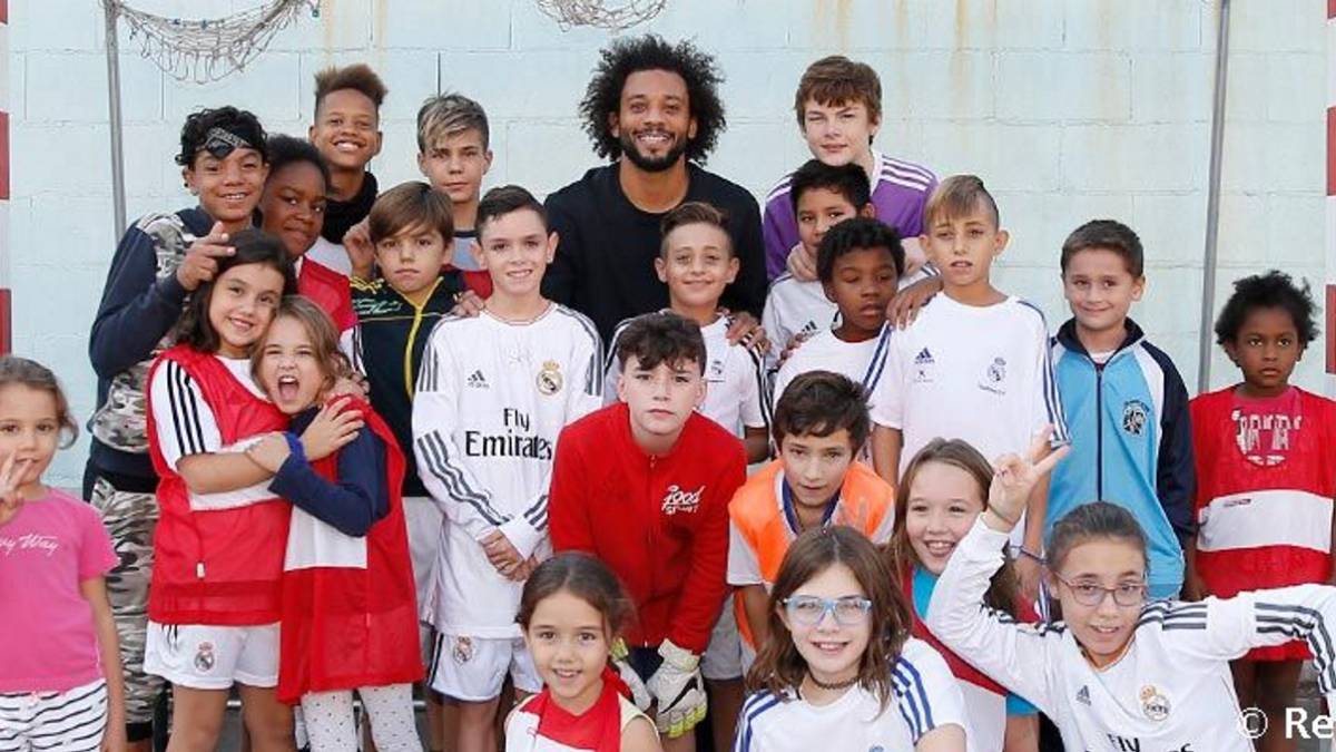 Marcelo con los niños.