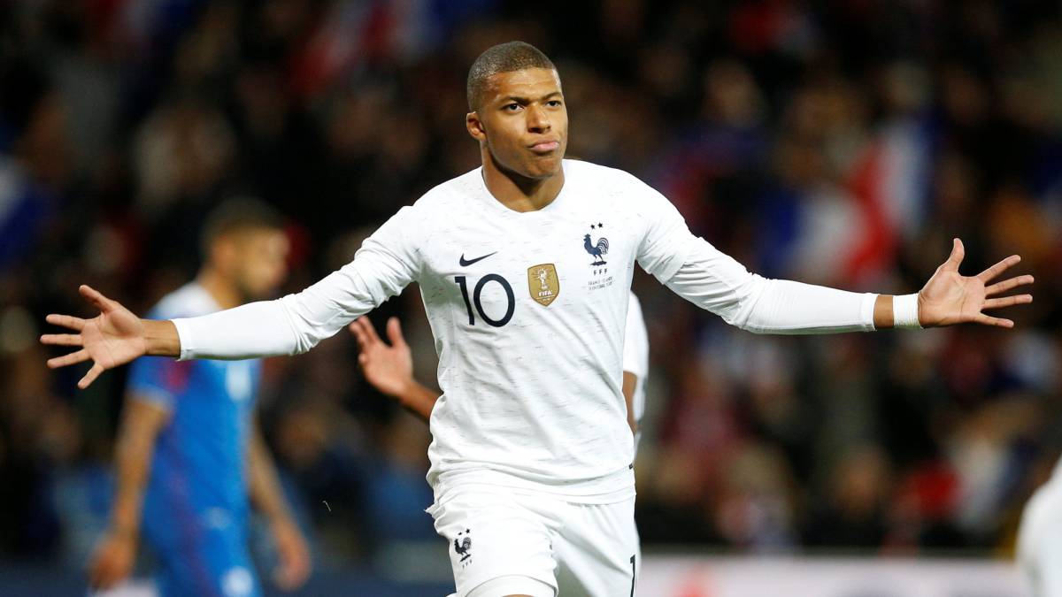 Mbappé celebrando el gol.