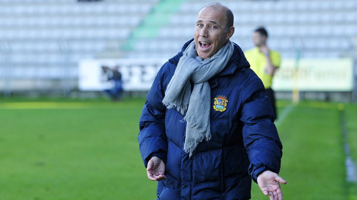 Antonio Calderón, en un partido dirigiendo al Fuenlabrada.