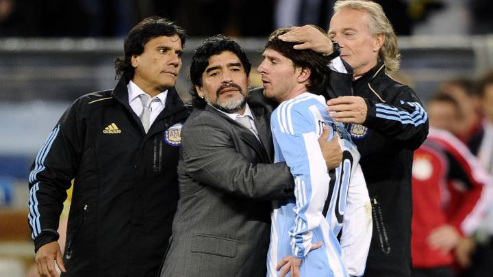 Maradona y Messi celebran el pase a los cuartos de final del Mundial de 2010