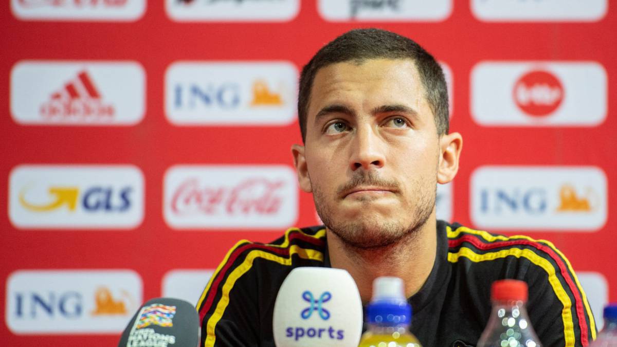 Eden Hazard durante una conferencia de prensa con el Chelsea.