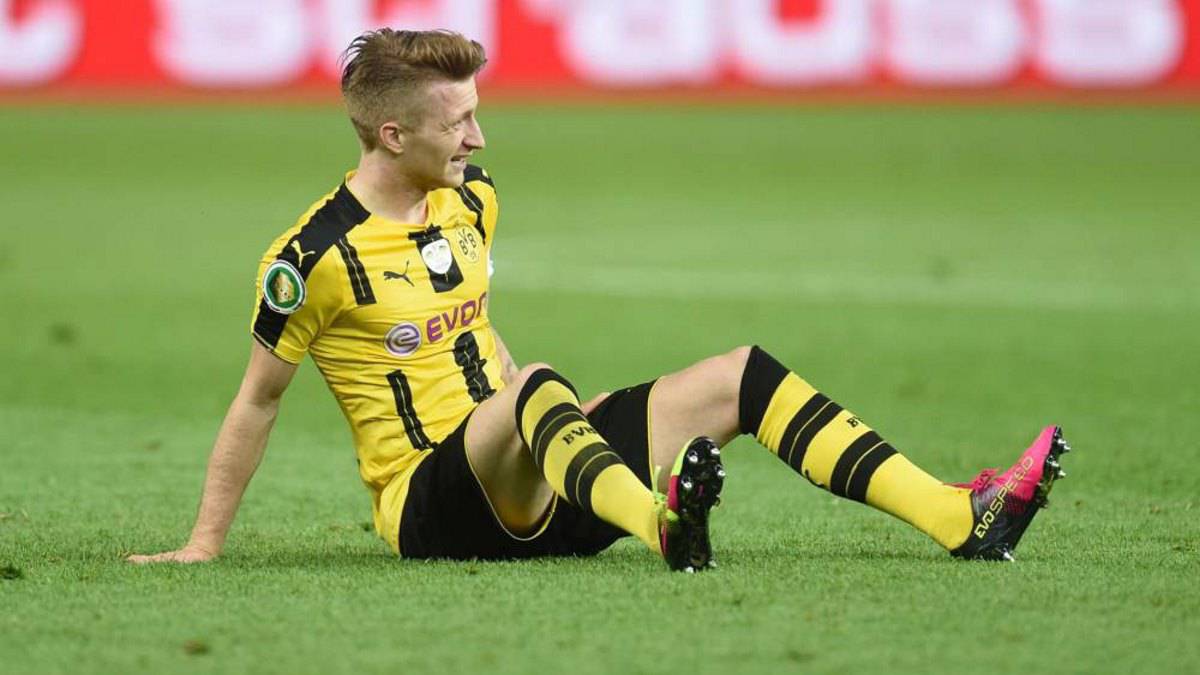 La rodilla de Reus preocupa en Dortmund