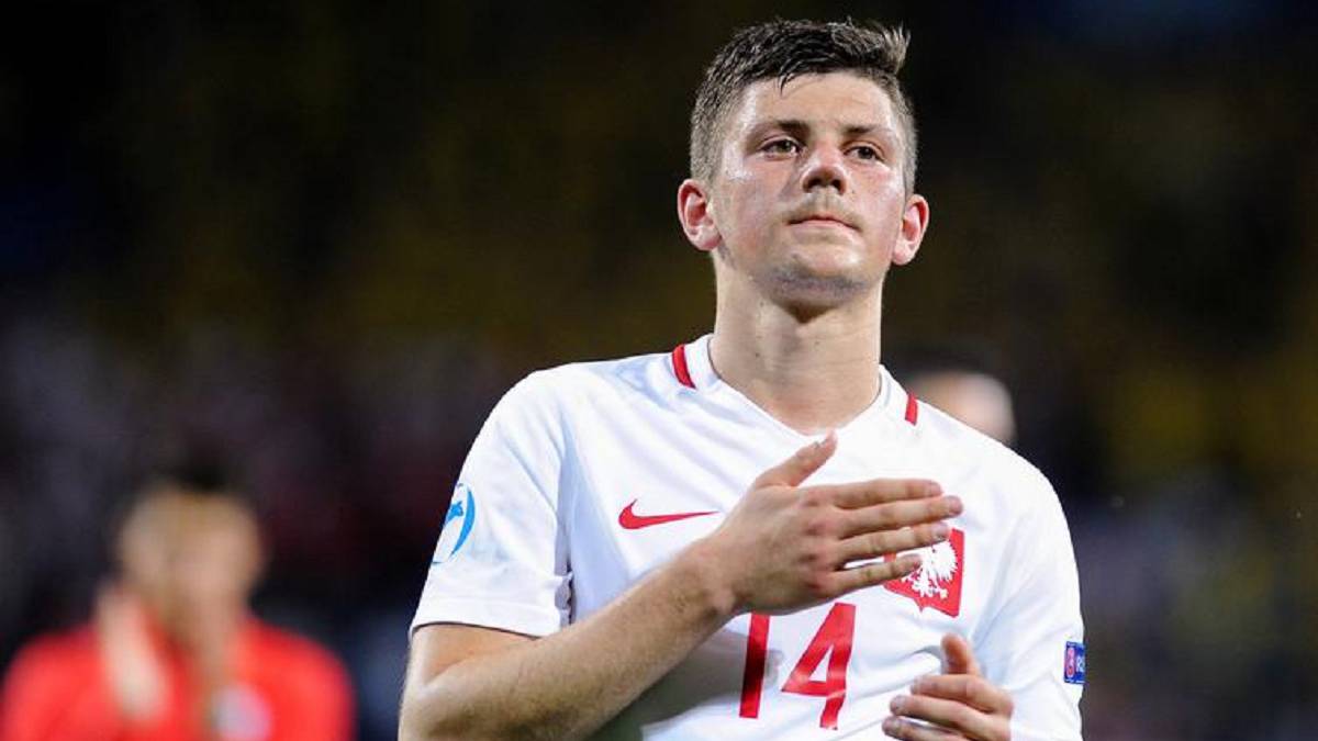 Dawid Kownacki celebra un tanto logrado.