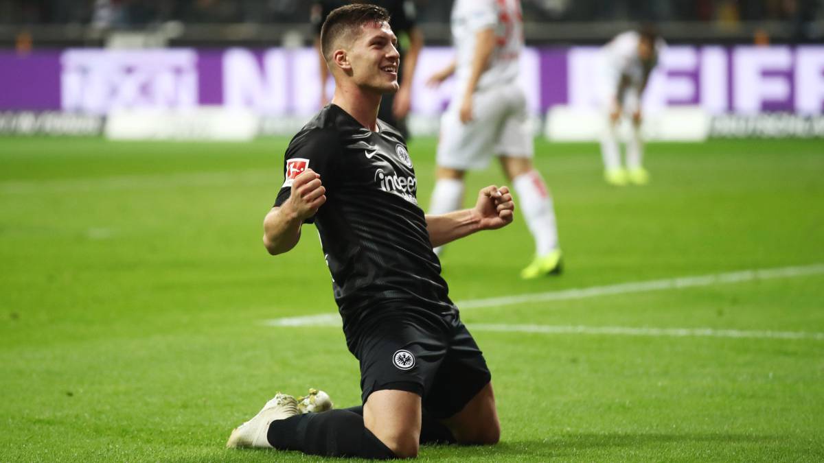Jovic humilla al Düsseldorf con un repóquer de goles