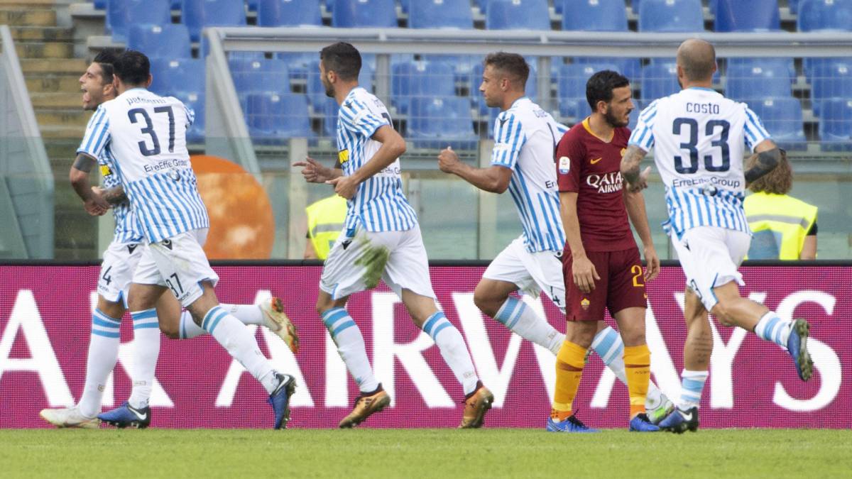 Los jugadores del Spal celebran celebran un gol.