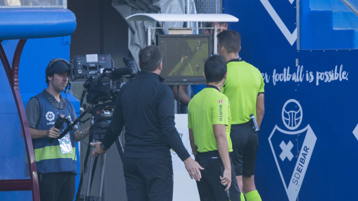 Iturralde explica la diferencia del VAR del Mundial y el de LaLiga.