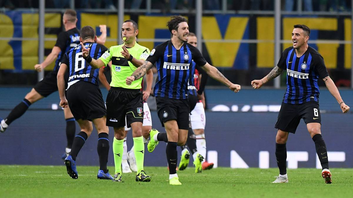 Los jugadores del Inter celebran el triunfo ante el Milán.