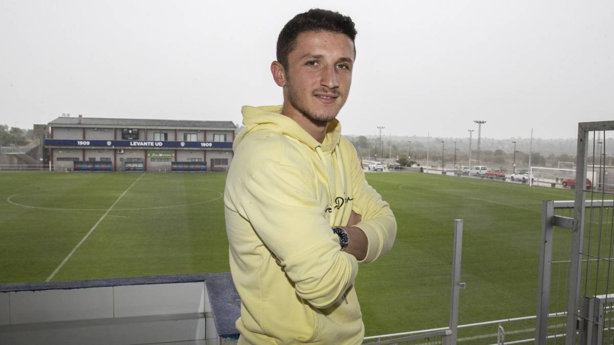 Enis Bardhi renueva con el Levante hasta junio de 2022