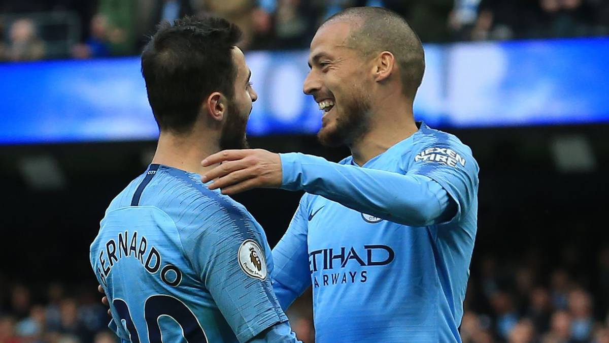 Los jugadores del Manchester City, Bernardo Silva y David Silva, durante un partido.