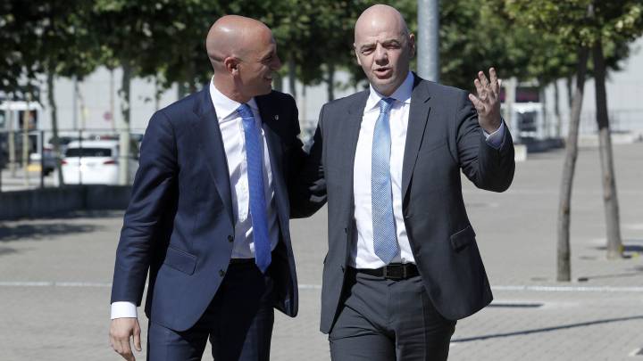 Luis Rubiales y Gianni Infantino