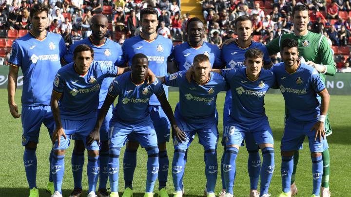 La formación inicial del Getafe en la jornada 9 de LaLiga Santander, en la que el combinado getafense se midió en Vallecas al Rayo Vallecano.