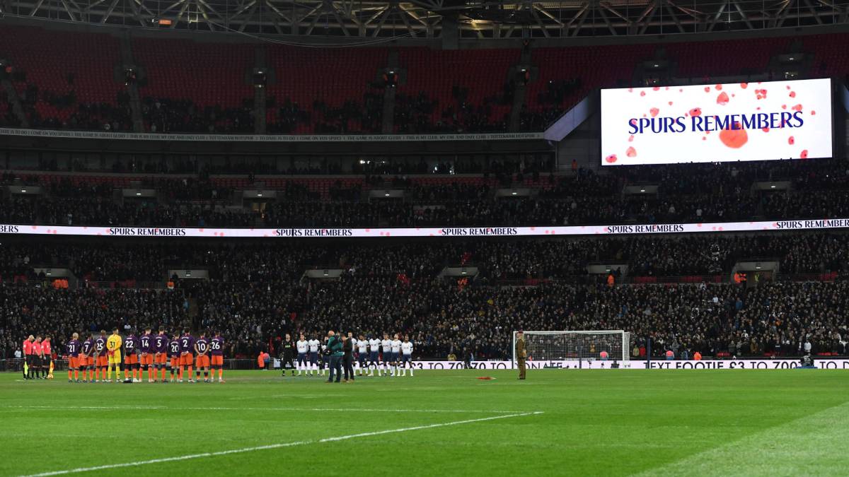 UEFA revisará el césped de Wembley para el Tottenham-PSV