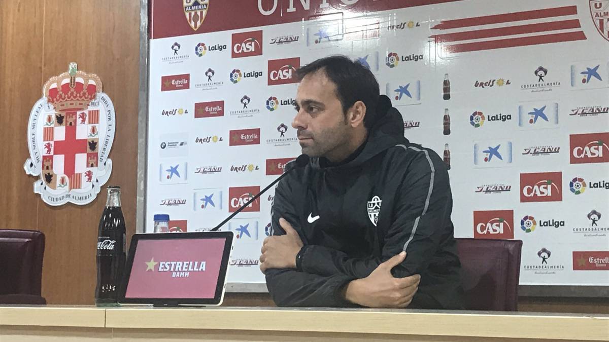 Fran Fernández durante una conferencia de prensa.