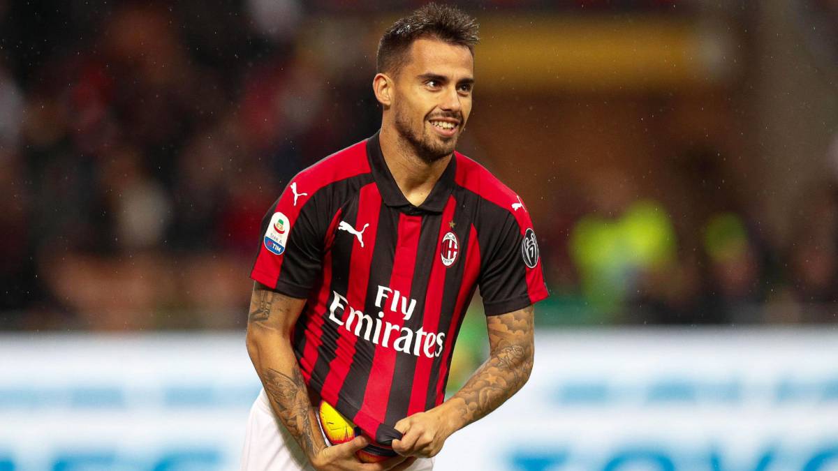Suso, del Milán, celebra después de anotar la ventaja de 1-0 durante el partido de fútbol de la Serie A de Italia entre el AC Milan y el Génova CFC.