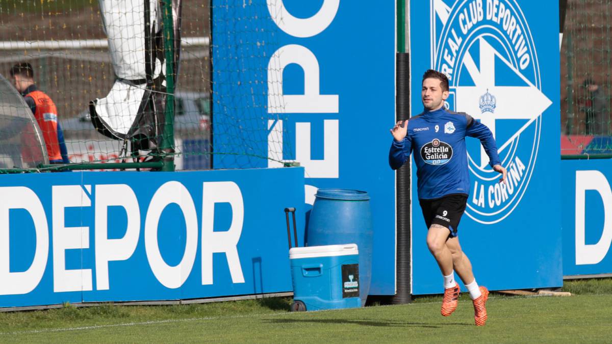 Cartabia corre en un entrenamiento en Abegondo