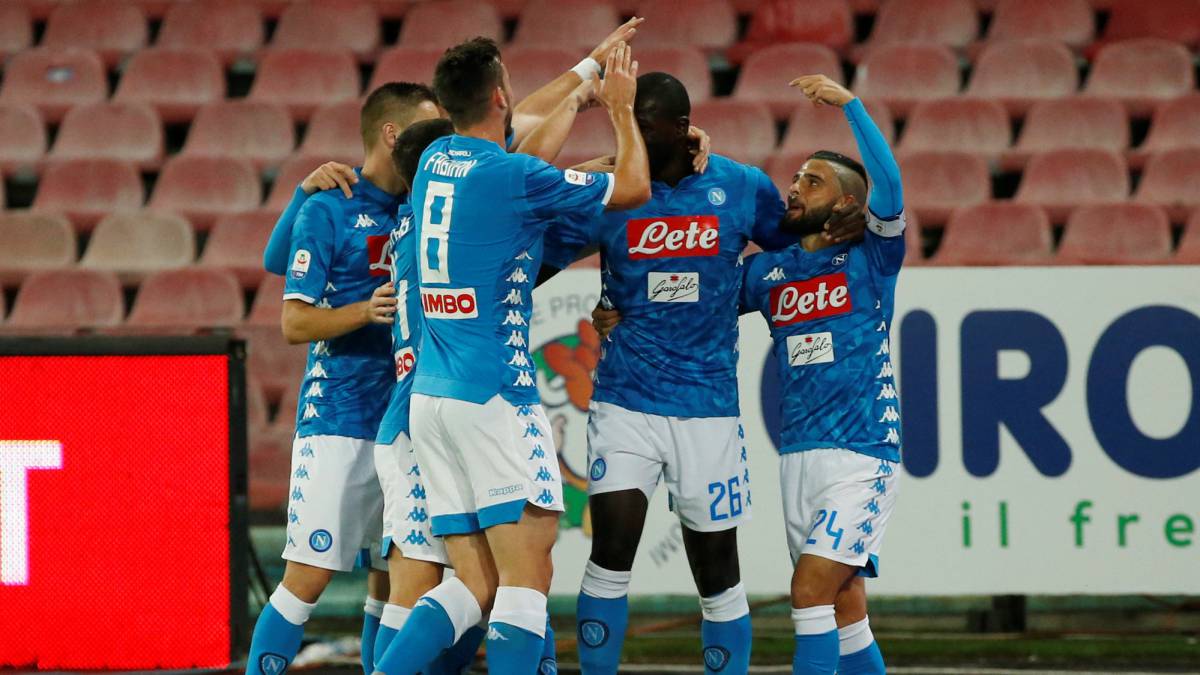 Un hat-trick de Mertens lidera el gran triunfo del Nápoles