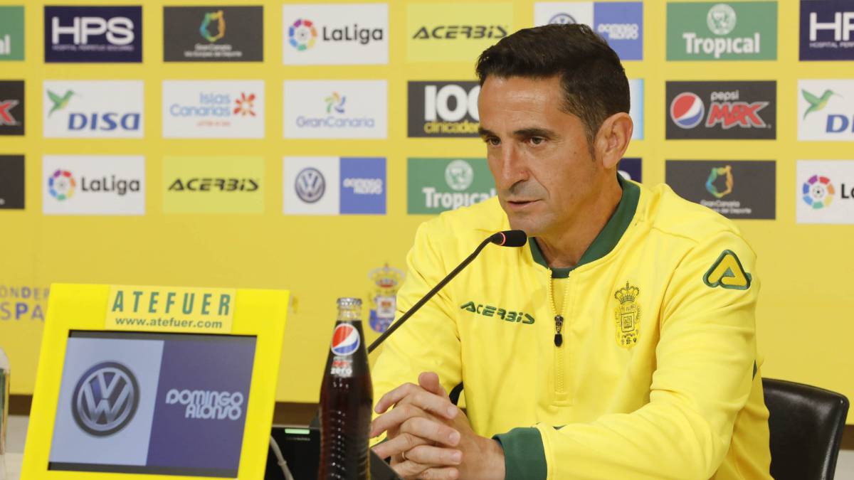 Manolo Jiménez durante una conferencia de prensa.