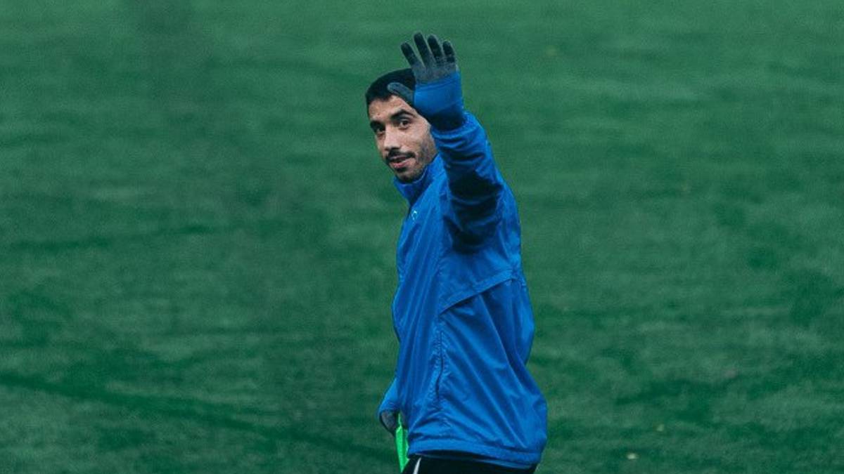 Cote se despide a la conclusión de un entrenamiento