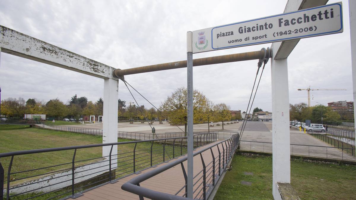 Piazza Facchetti, honores al mito en Cesano Maderno