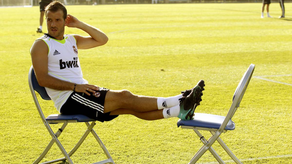 Van der Vaart en un entrenamiento con el Madrid