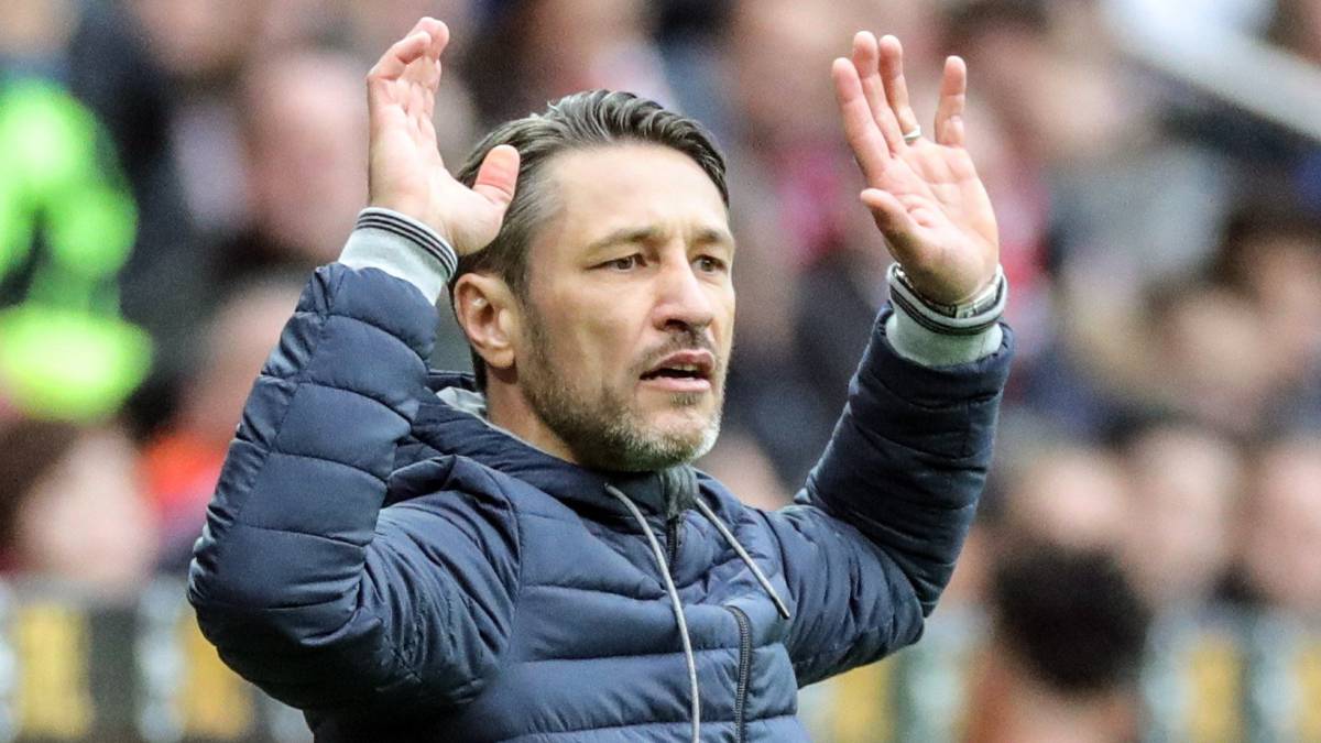 Kovac da instrucciones.