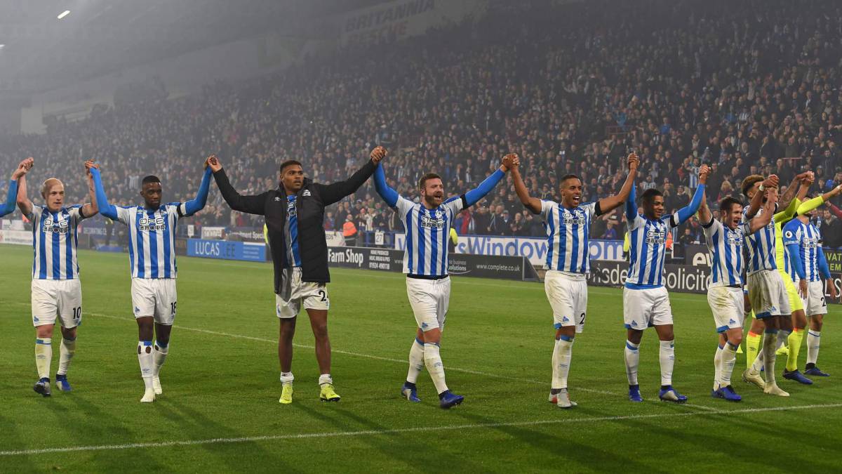 El Huddersfield suma su primer triunfo y deja el último puesto.