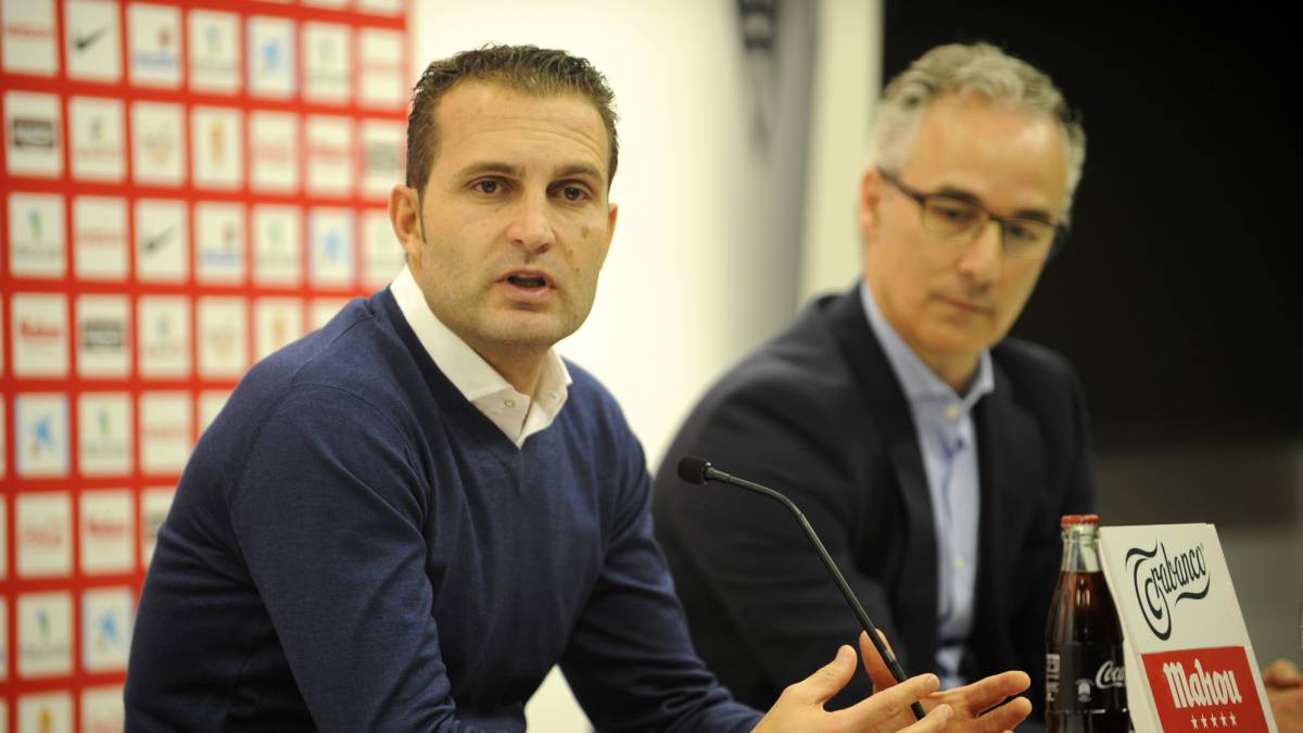 Rubén Baraja con Miguel Torrecilla, en el Sporting