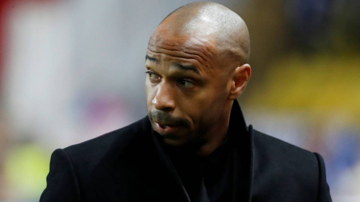 El técnico francés del Mónaco, Thierry Henry, durante un partido de Champions League.