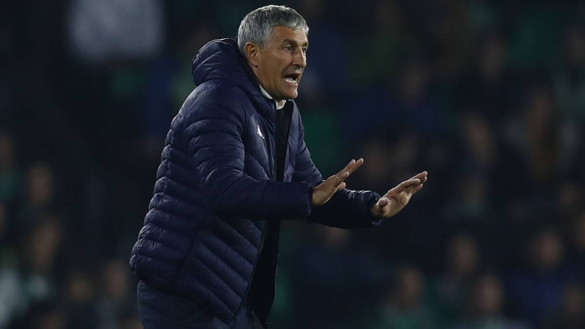 El técnico del Betis, Quique Setién, durante un partido.