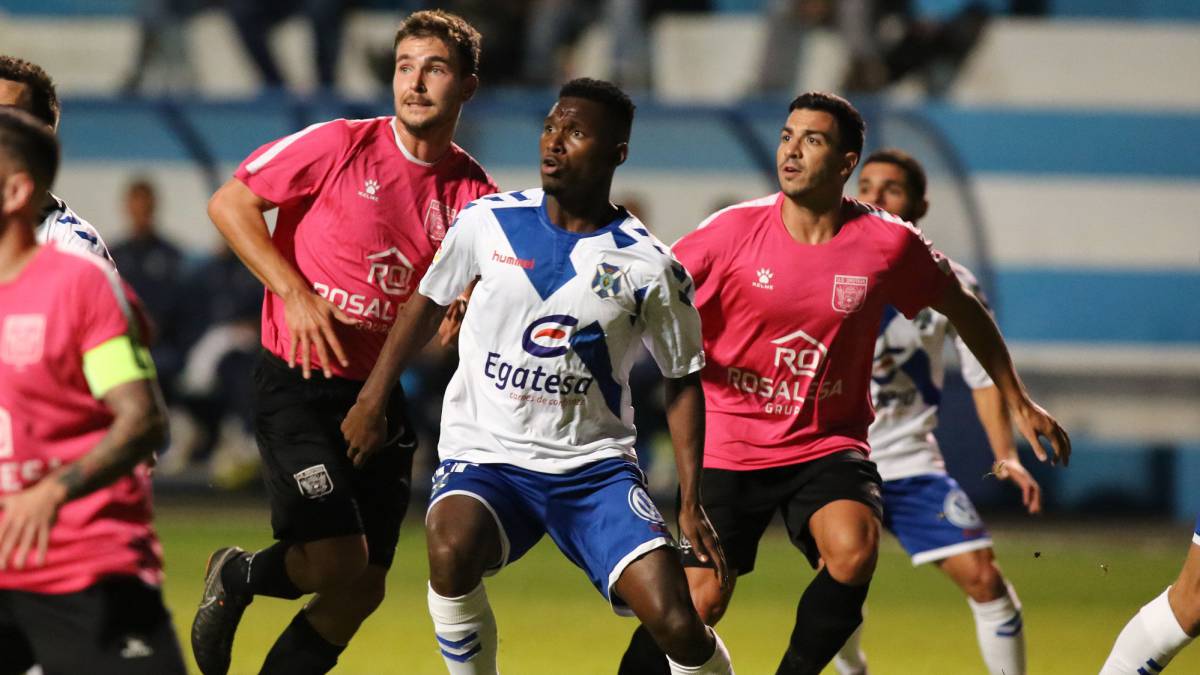 Chilunda en el amistoso del Tenerife ante el Orotava