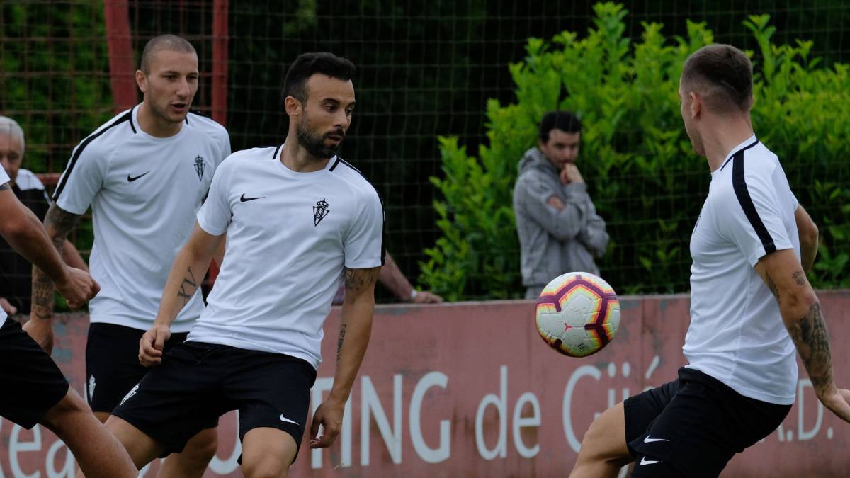 Molinero con Sousa en un entrenamiento del Sporting