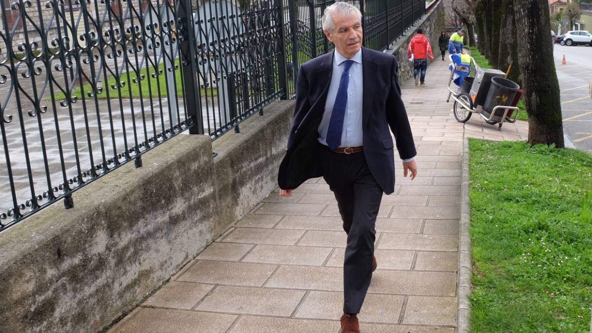 FRANCISCO PERNIA EN LOS JUZGADOS JUICIO CAUSA VENTA DEL RACING