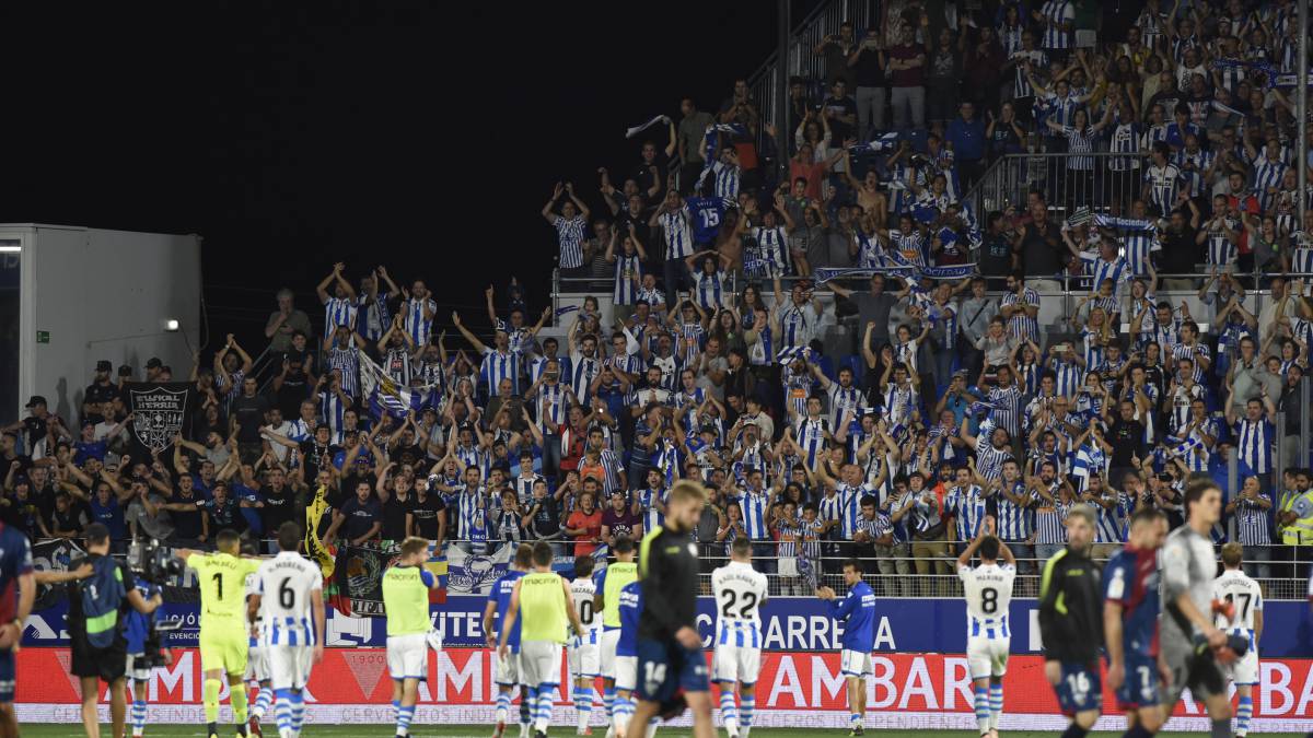 Aficionados de la Real que estuvieron presentes en El Alcoraz de Huesca.
