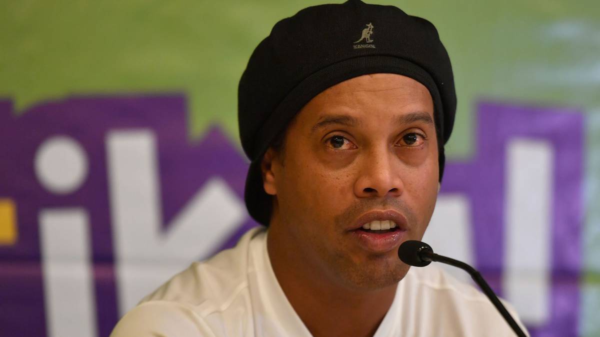 Ronaldinho en rueda de prensa.
