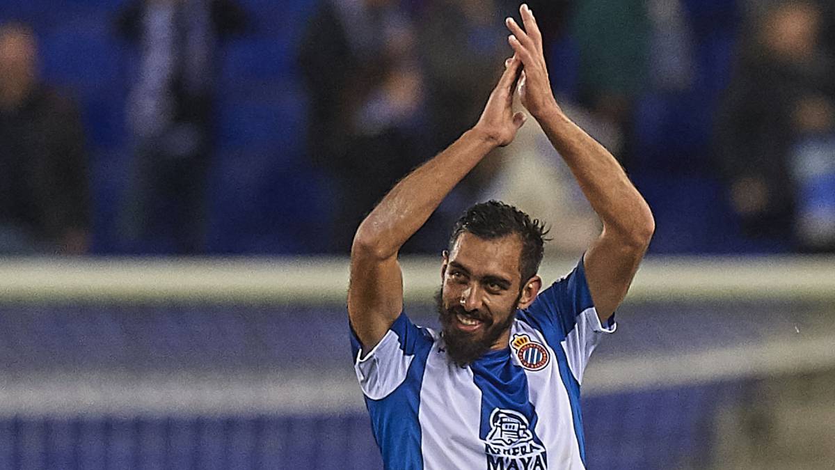 Borja Iglesias: "Ganar al Sevilla sería dar un golpe en la mesa"