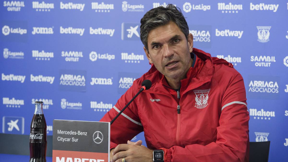Mauricio Pellegrino durante una conferencia de prensa.
