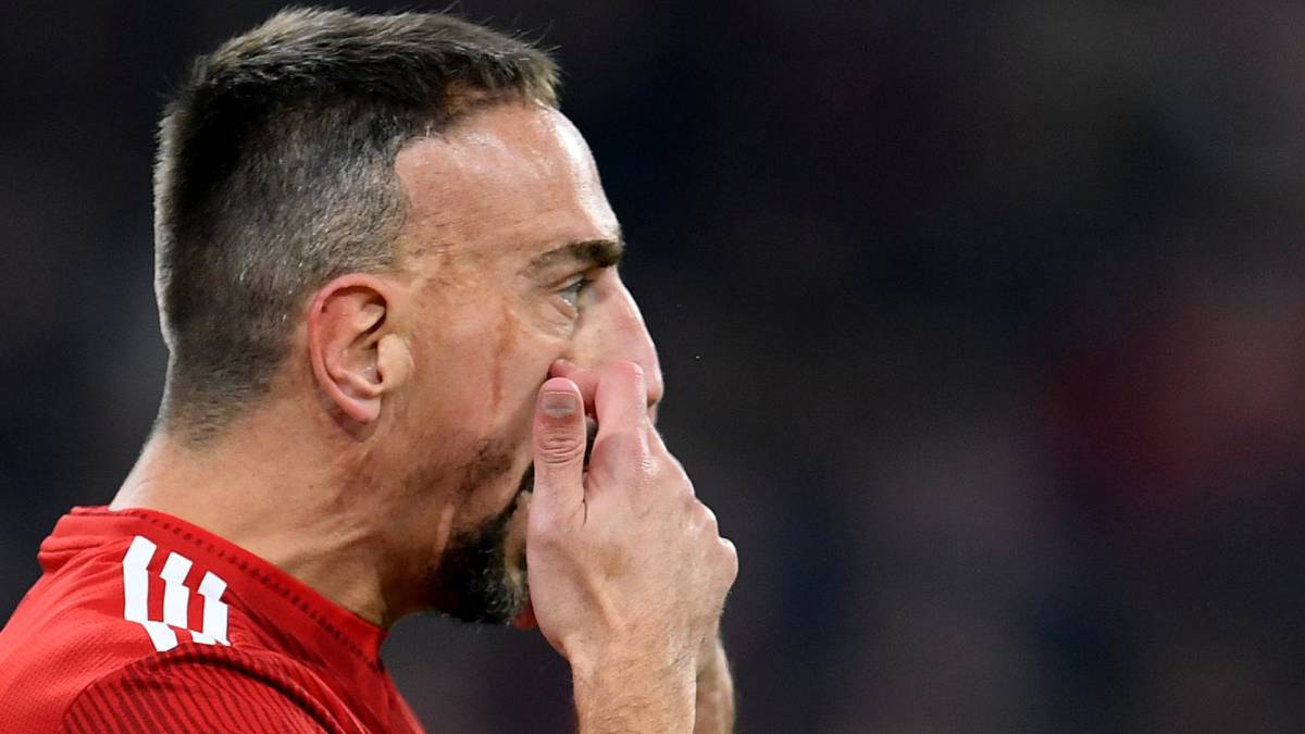 Ribery pierde totalmente los nervios con un periodista y sobrepasa los límites Ribery pierde totalmente los nervios con un periodista y sobrepasa los límites