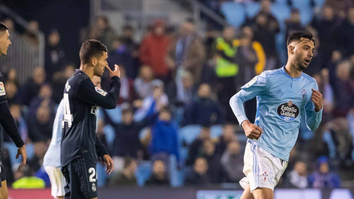 Brais Méndez corre hacia su campo tras marcar el 2-4 del Celta ante el Real Madrid
