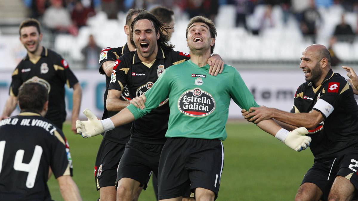 Aranzubía celebra su gol al Almería.