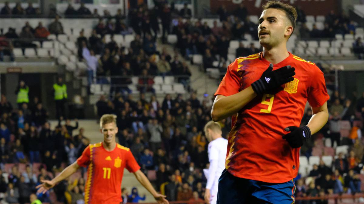 Mayoral celebra uno de sus goles contra Dinamarca.