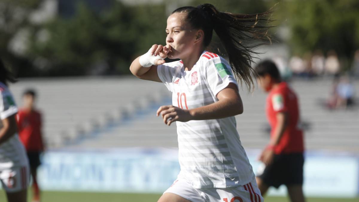 Claudia Pina logró un doblete en el debut ante Corea.