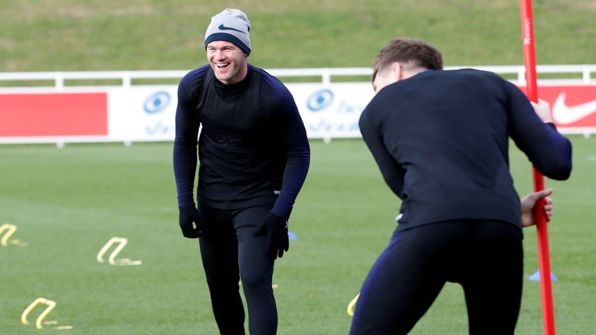 Wayne Rooney entrenando con Inglaterra