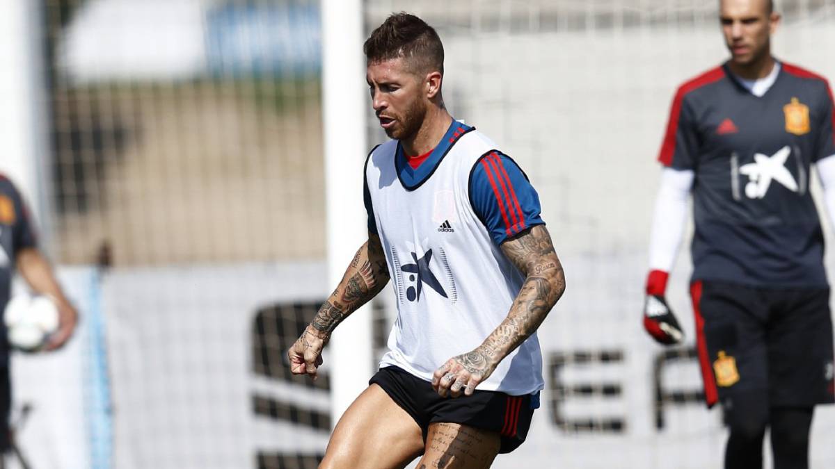 Sergio Ramos entrenando con la Selección.