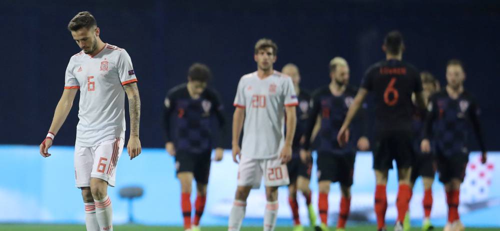 Saúl y Sergi Roberto, desolados tras un gol de Croacia.