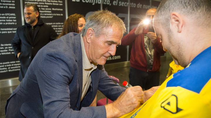 PACO HERRERA LLEGADA al AEROPUERTO