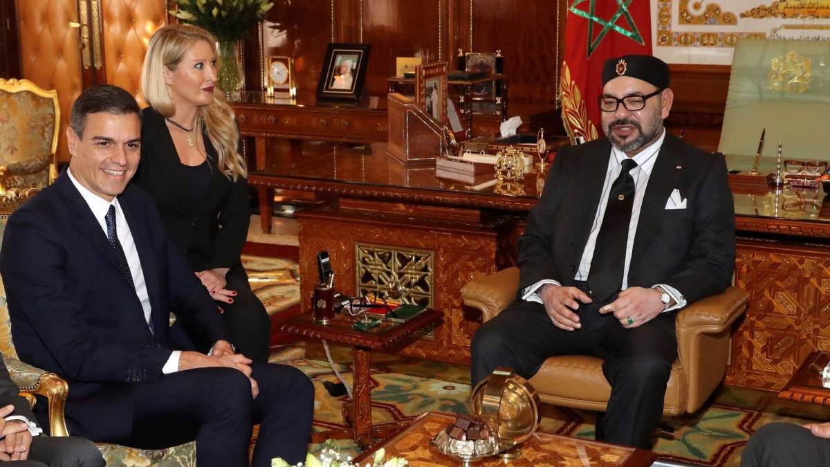 Pedro Sánchez, en su reunión con el rey Mohamed VI de Marruecos.