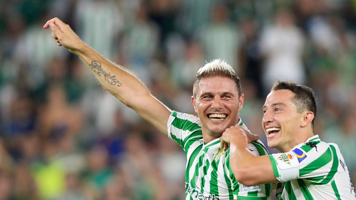 El Betis resucita con Joaquín Sánchez y Andrés Guardado, dos veteranos, como claves. Faltaron ante Getafe y Valladolid pero regresaron ante el Barcelona.