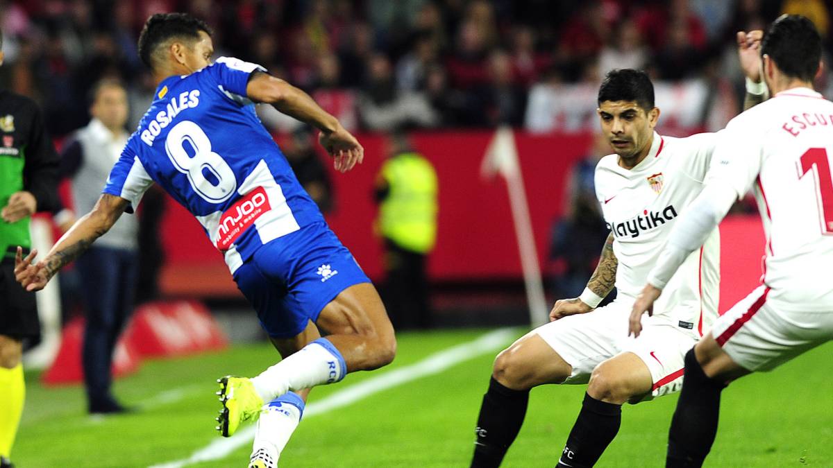 El centrocampista del Sevilla Éver Banega ha pasado de artista a mejor obrero y es el mejor recuperador de LaLiga, con 110 balones robados en 12 partidos.
