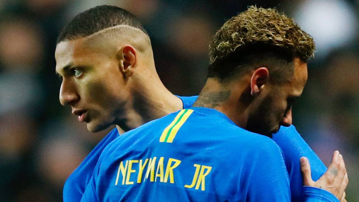 Richarlison sustituye a Neymar, lesionado, en el amistoso de la selección brasileña ante Camerún.
